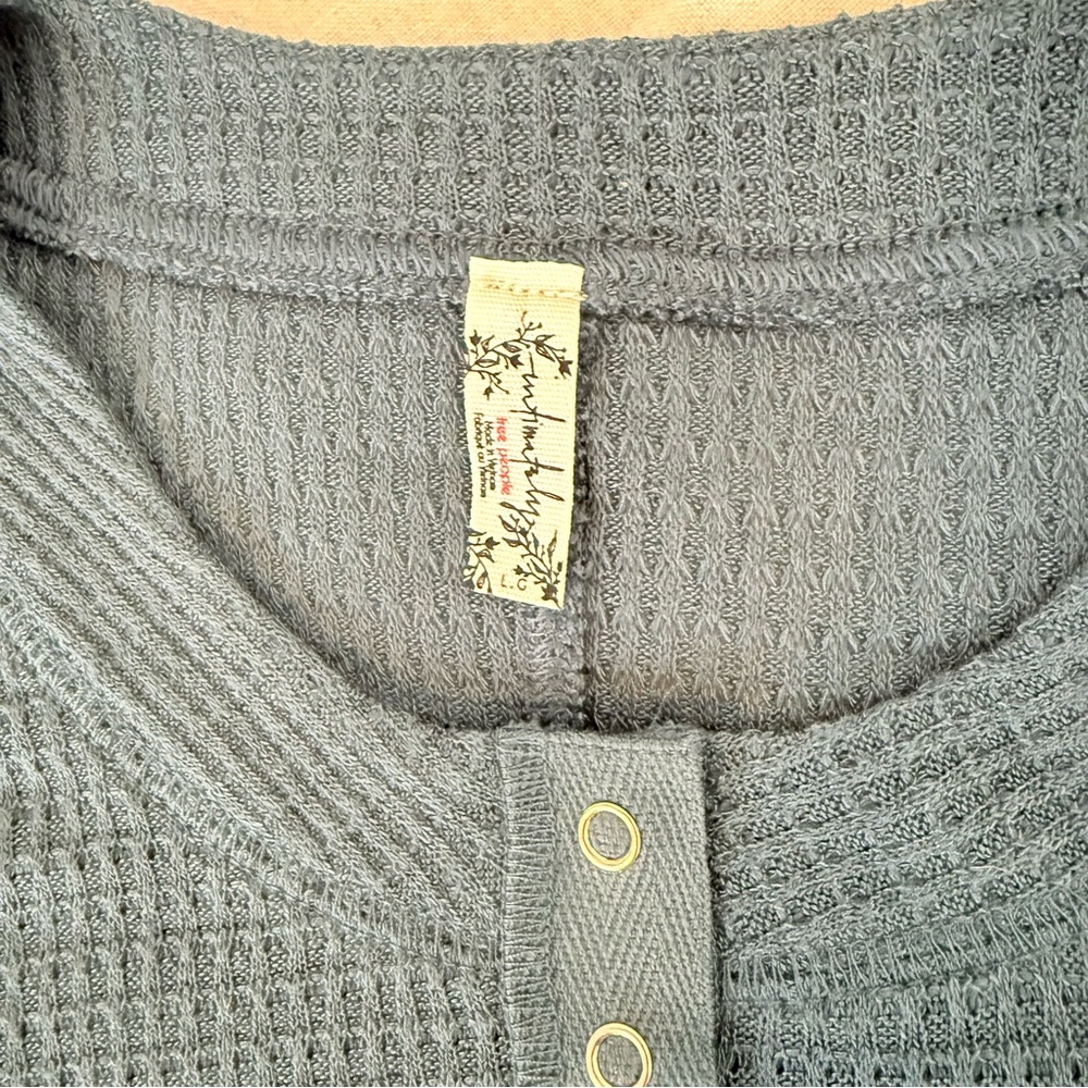Free People NWT One Of The Girls Thermal Henley in Turquoise Sz L - Picture 4 of 7